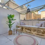 In Sliema's Perfect Spot Walk To Sea Apartment *