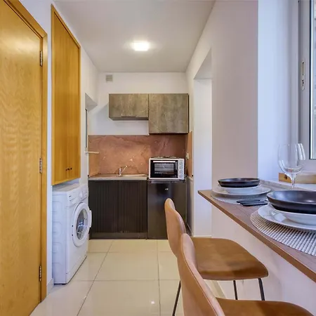 Apartment In Sliema's Perfect Spot Walk To Sea